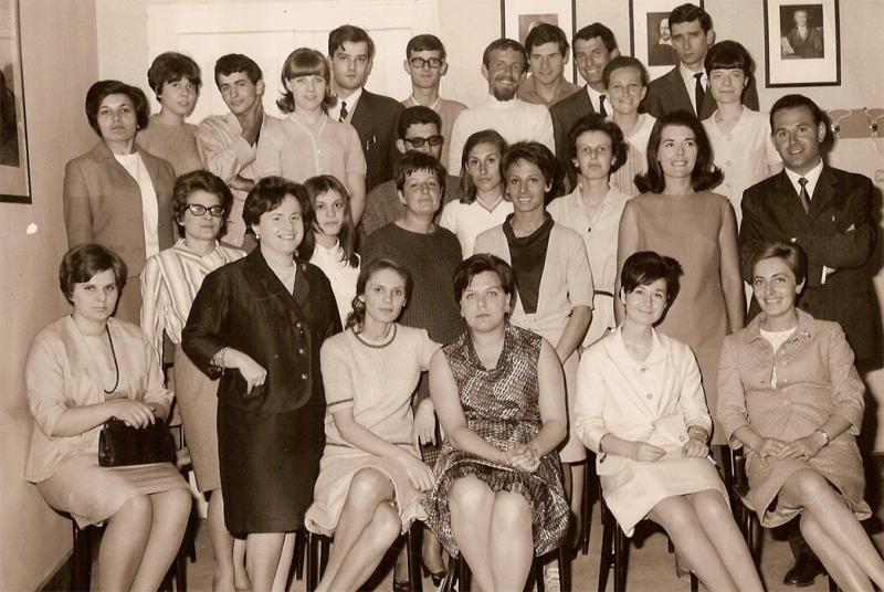 1967- con i compagni e i docenti del corso di Francese