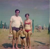 1976 con Isabella al mare