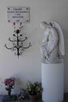 1997, Tirano, Cimitero urbano, Angelo riconoscente, marmo di autore ignoto, con lapide dedicatoria:" TIRANO/ RICONOSCENTE/ 