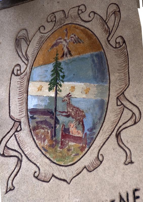 Stemma della famiglia Spandrio dipinto sopra il testo della poesia del Bertacchi nel Trittico alpino di casa Ambrosetti a Fenile